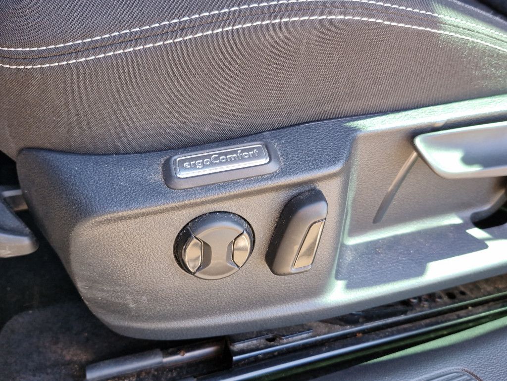 Volkswagen Passat Variant 1.5 TSI DSG Business Navi LED AHK