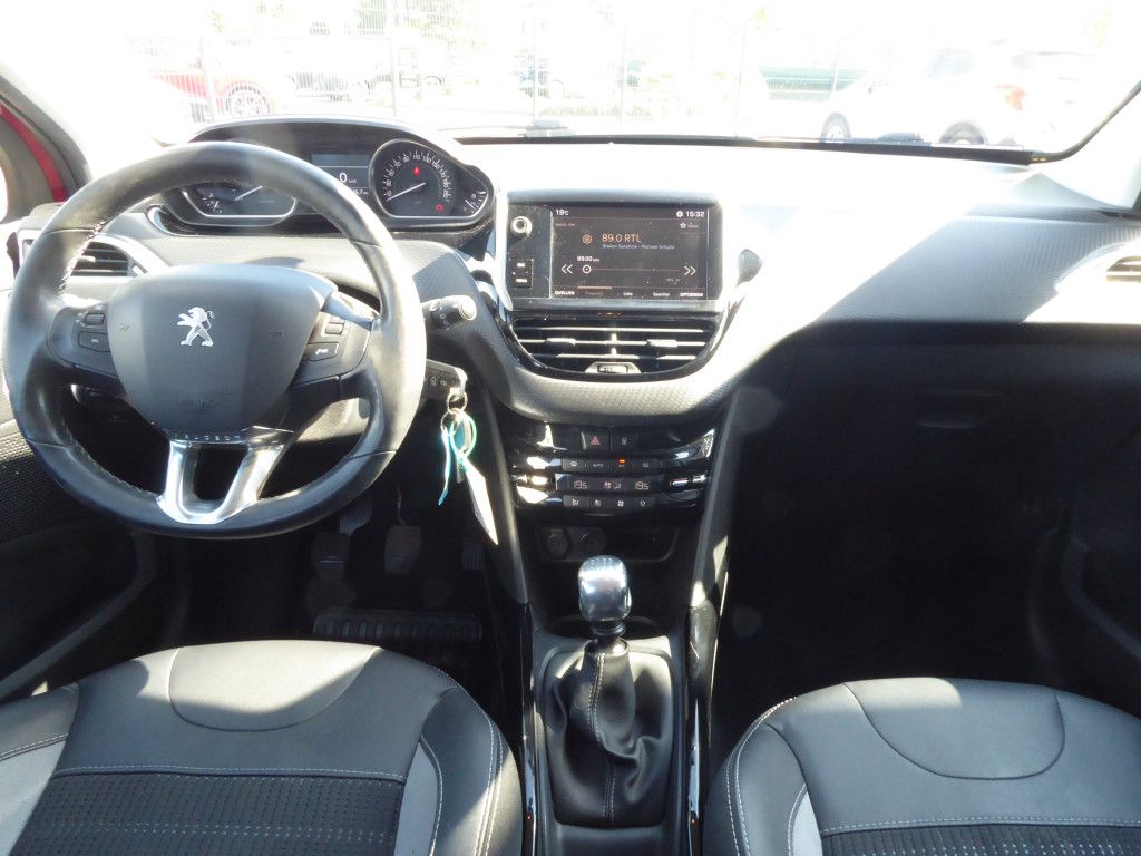 Peugeot 2008 1.2 PureTech 130 Allure Kamera Klimaaut ALU