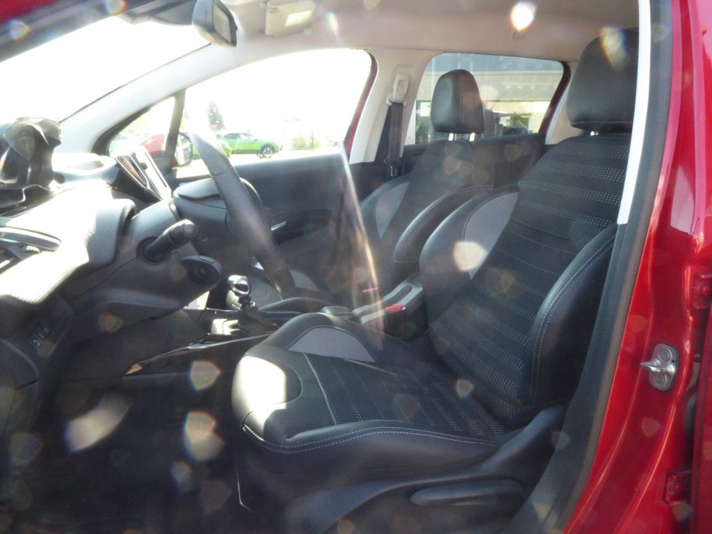 Peugeot 2008 1.2 PureTech 130 Allure Kamera Klimaaut ALU