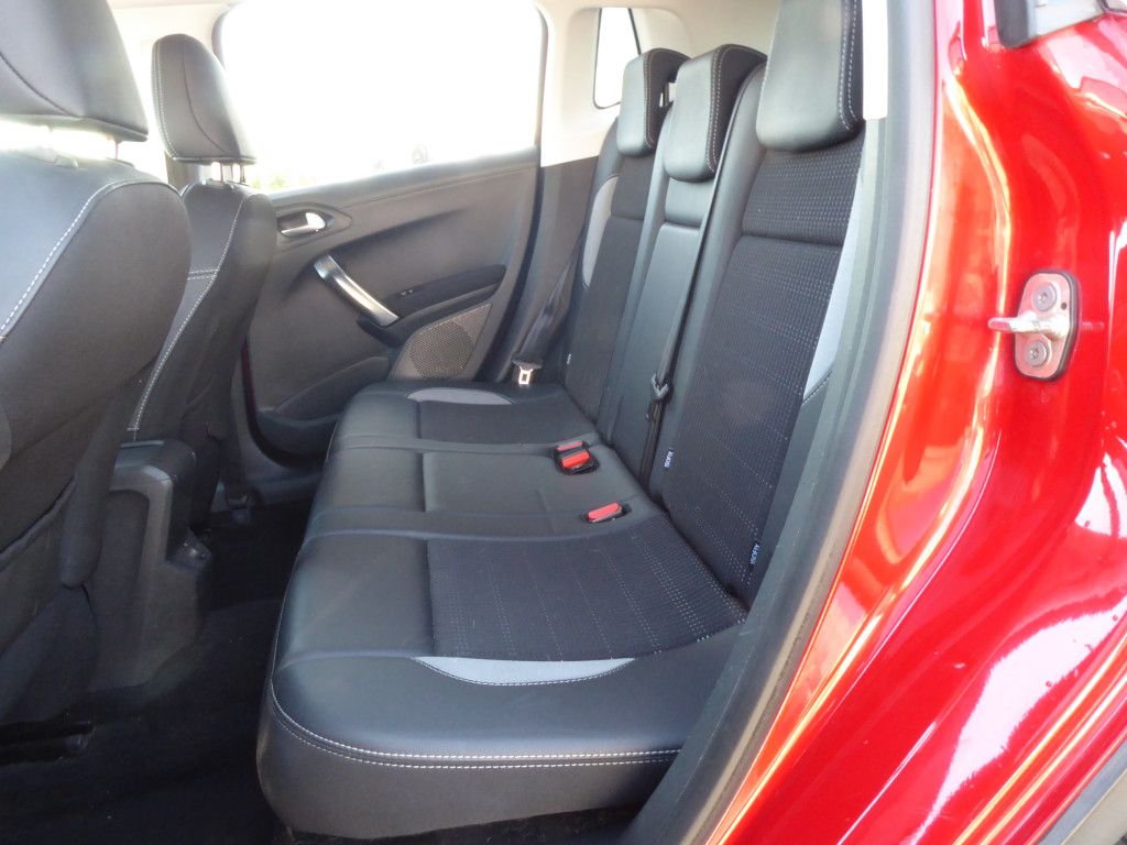 Peugeot 2008 1.2 PureTech 130 Allure Kamera Klimaaut ALU