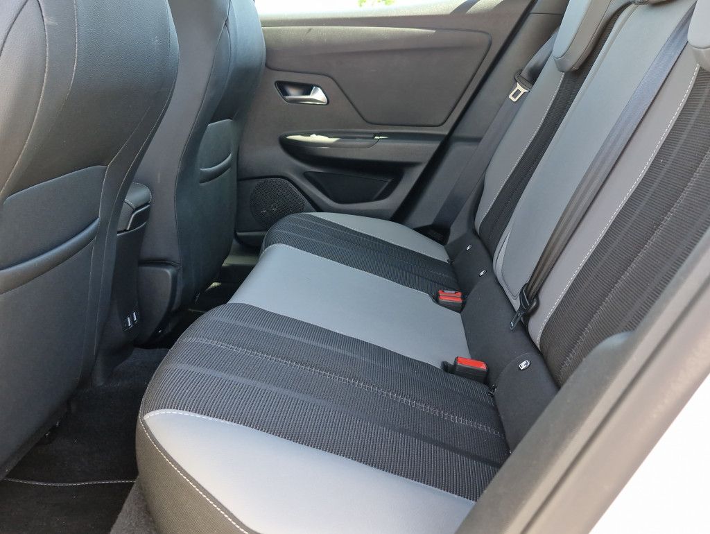Opel Mokka-e Elegance AT Matrix LED SHZ Kamera Keyles
