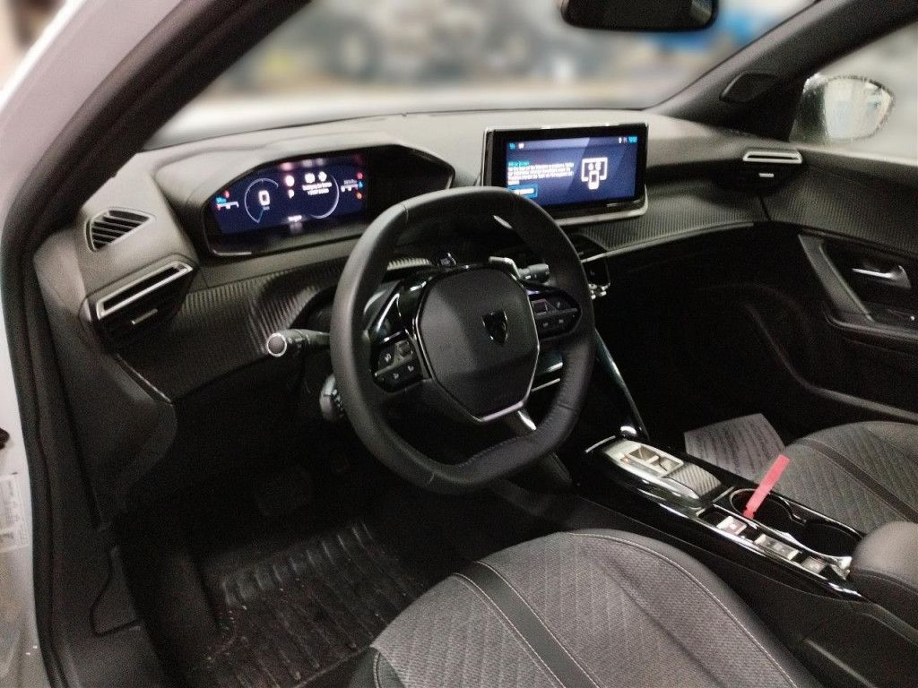 Peugeot 2008 PureTech 130 Allure AT LED Navi Kamera SHZ