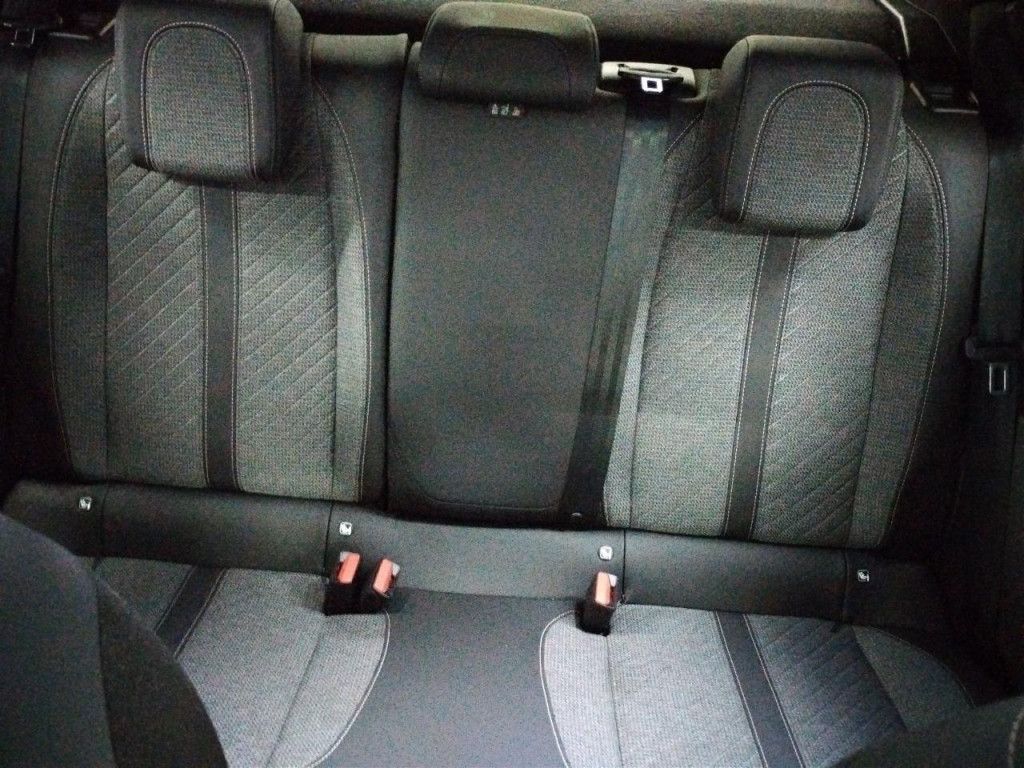 Peugeot 2008 PureTech 130 Allure AT LED Navi Kamera SHZ