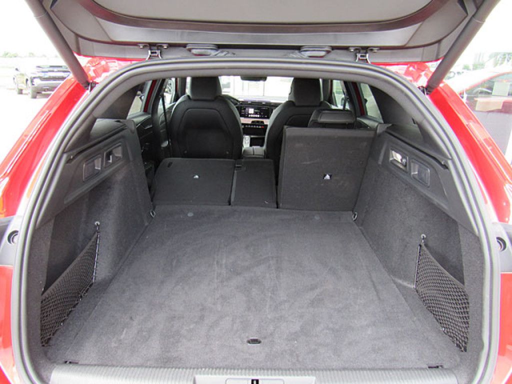 Peugeot 308 SW GT PureTech AT8 FOCAL-Sound MatrixLED Sit