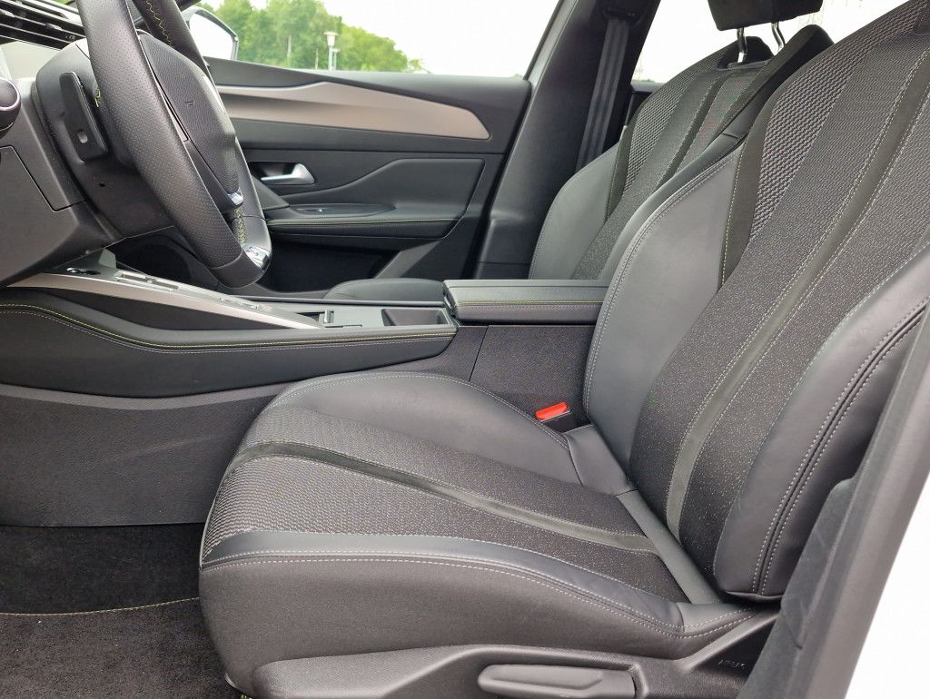 Peugeot 308 SW PHEV 225 e-AT GT LED Navi Kamera Keyless
