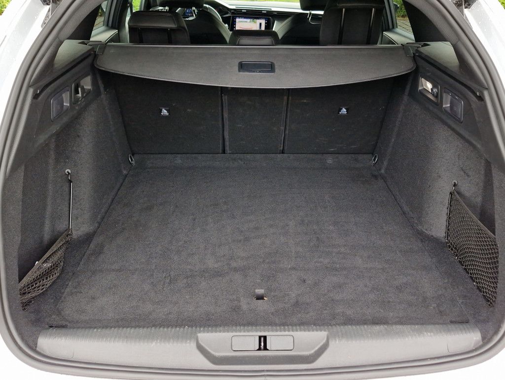 Peugeot 308 SW PHEV 225 e-AT GT LED Navi Kamera Keyless