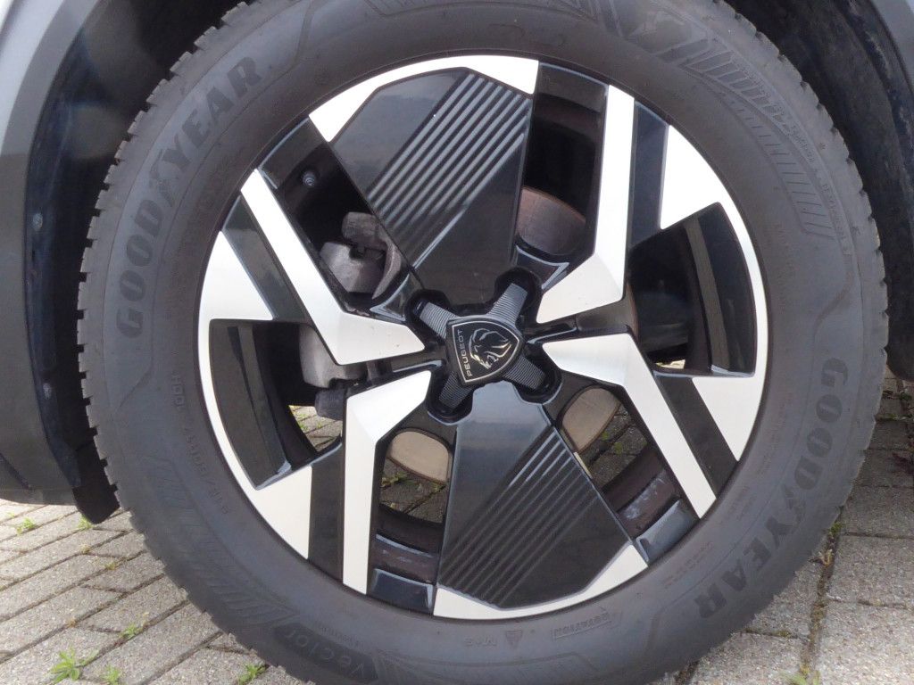Peugeot 2008 PureTech 130 Allure AT LED Navi Kamera 360