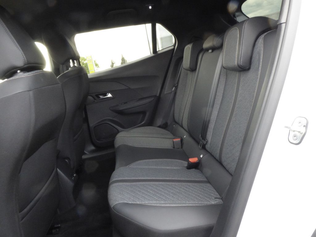 Peugeot 2008 PureTech 130 Allure AT LED Navi Kamera 360