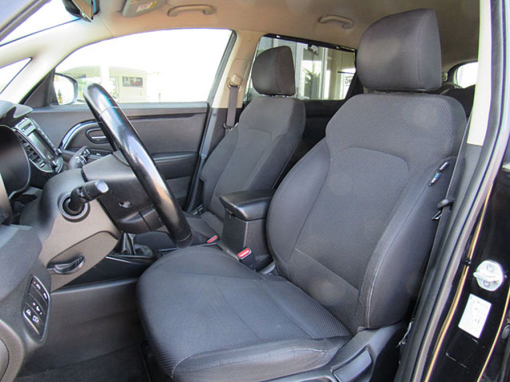 Kia Carens 1.6 Attract R-Kamera NAVI Sitzhzg PDC