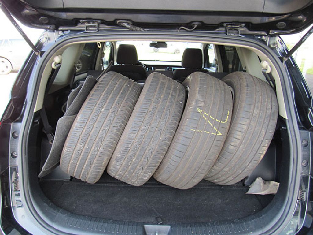 Kia Carens 1.6 Attract R-Kamera NAVI Sitzhzg PDC