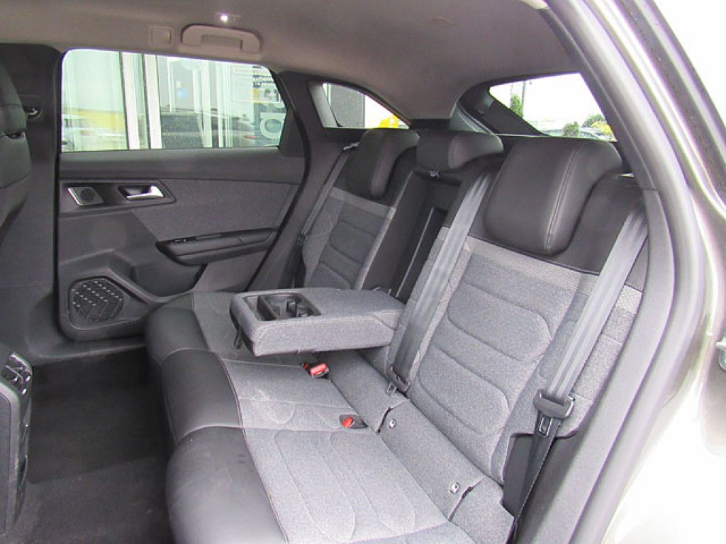 Citroën C5 X YOU AT8 LED-Licht Navi Sitzhzg R-Kamera