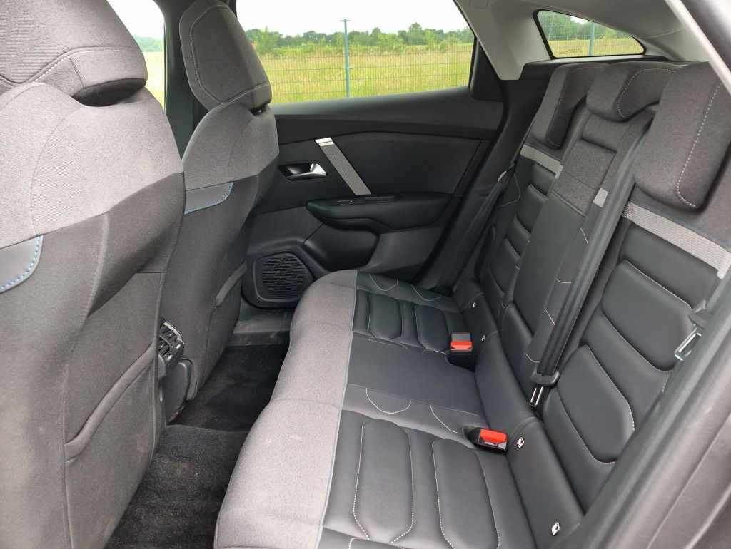 Citroën C4 PureTech 130 AT Max LED Navi Kamera 360 HeadU