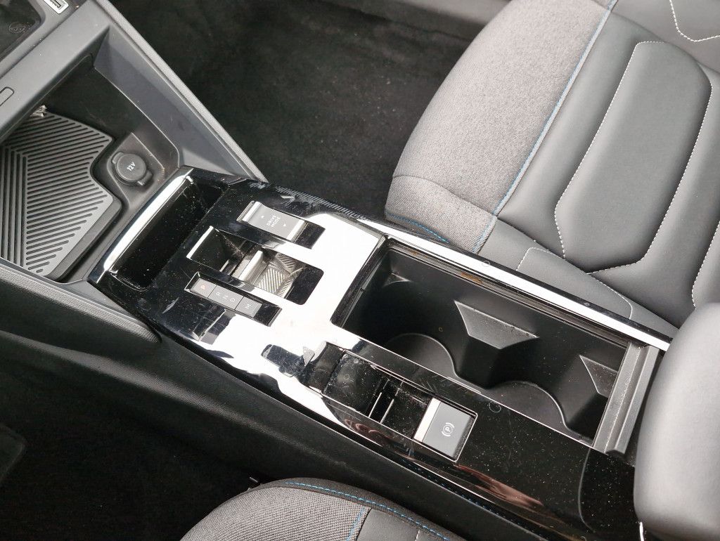 Citroën C4 PureTech 130 AT Max LED Navi Kamera 360 HeadU