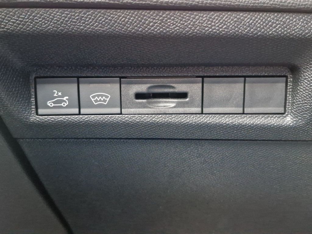 Peugeot 308 SW PureTech 130 GT AT LED Navi Kamera PDC To