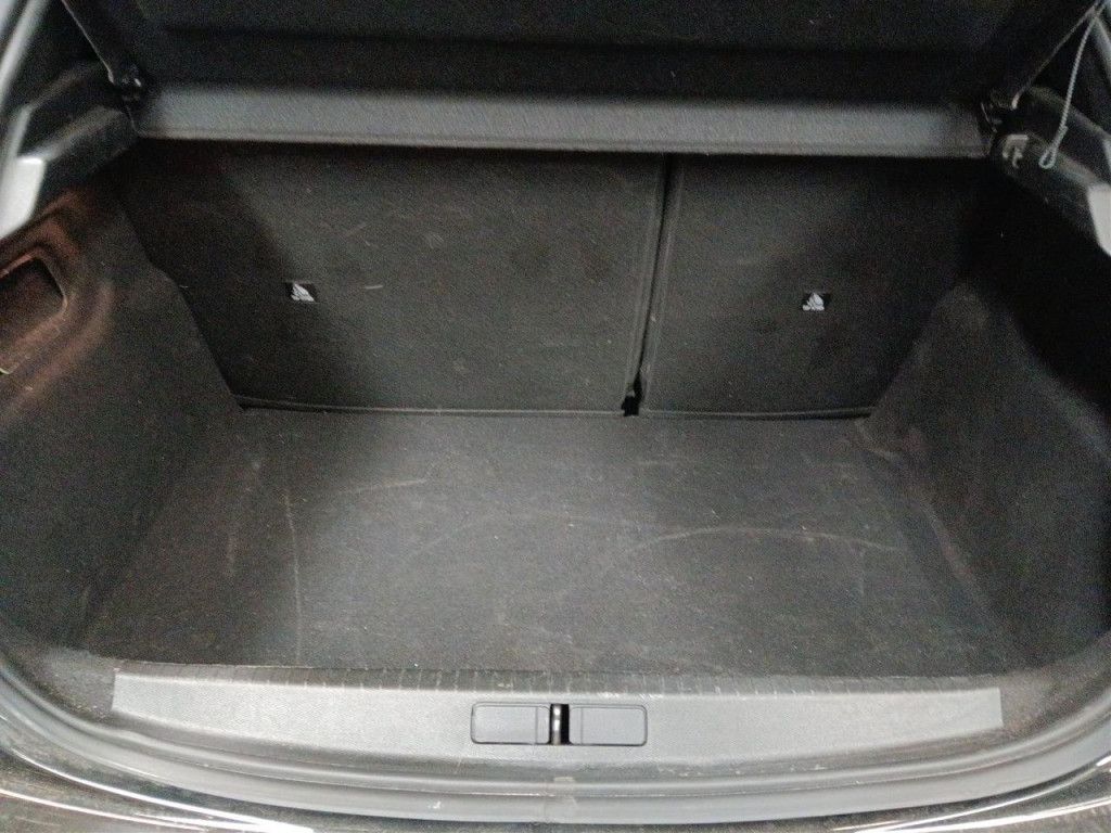 Peugeot 208 PureTech 100 Allure AT LED Kamera PDC CarPla