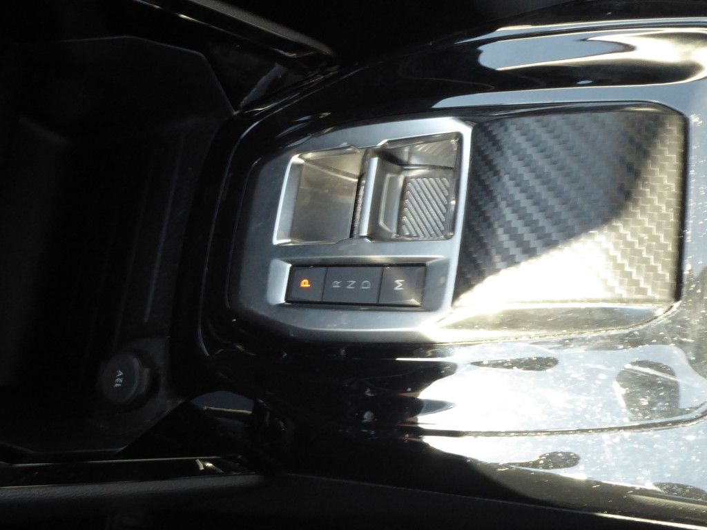 Peugeot 2008 PureTech 130 Allure AT LED Navi Kamera 360