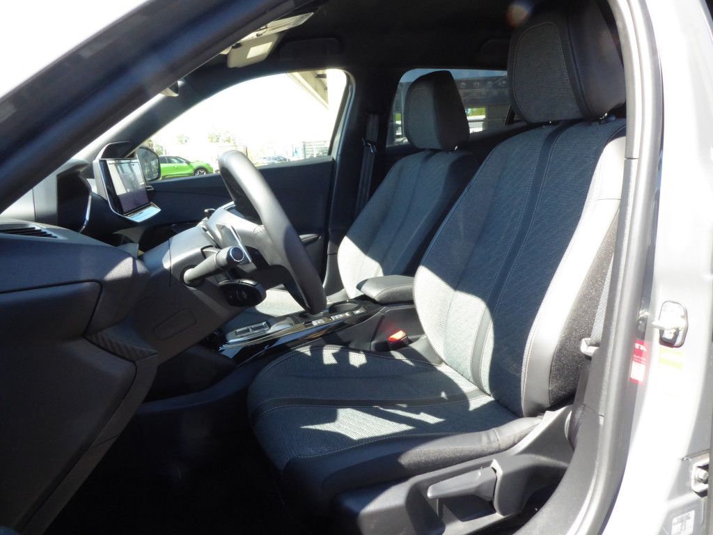 Peugeot 2008 PureTech 130 Allure AT LED Navi Kamera 360