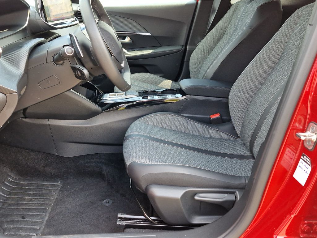 Peugeot 2008 PureTech 130 Allure AT LED Navi Kamera 360
