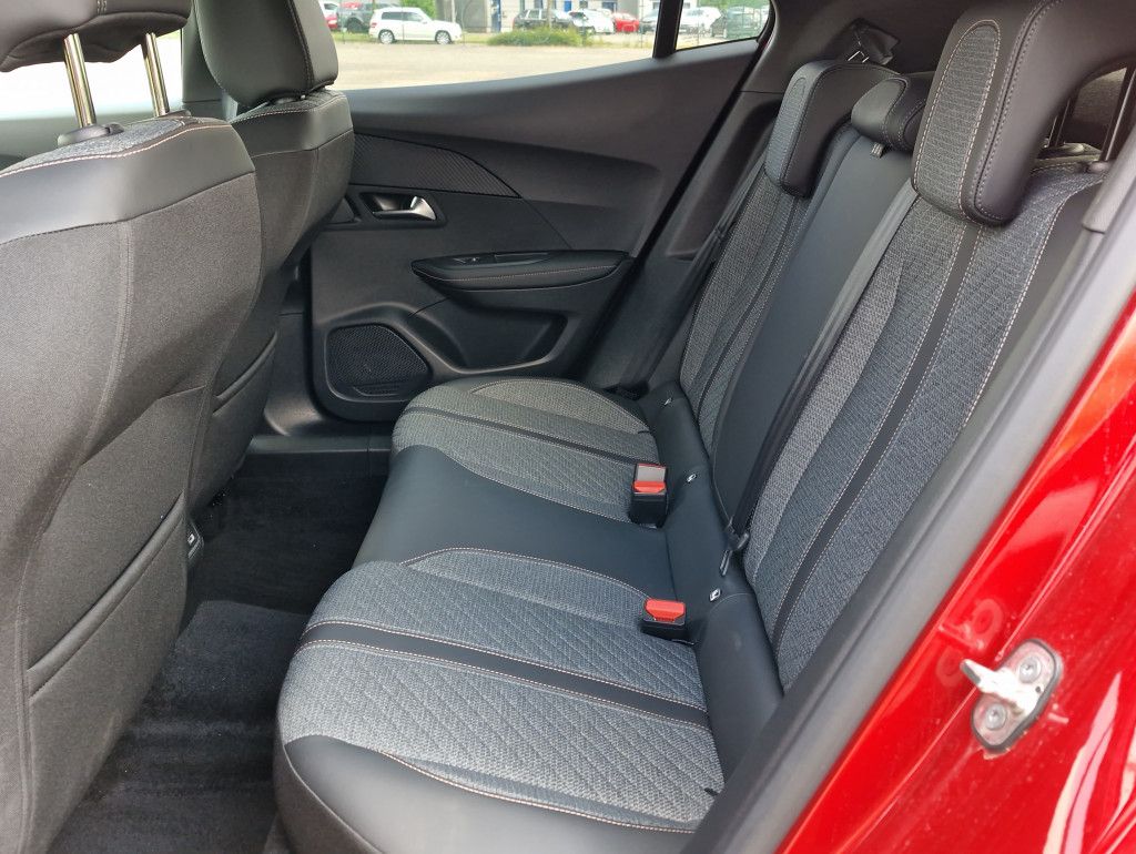 Peugeot 2008 PureTech 130 Allure AT LED Navi Kamera 360