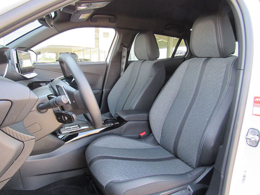 Peugeot 2008 Allure PureTech AT8 LED-Licht NAVI R-Kamera