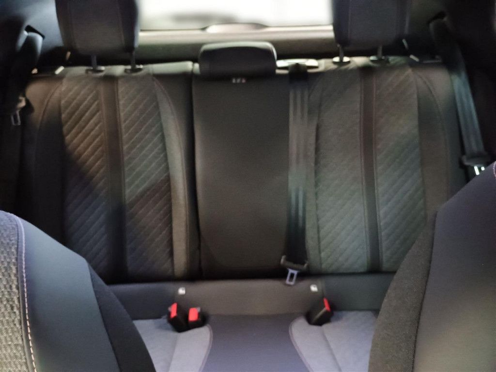 Peugeot 2008 Allure PureTech AT8 LED-Licht NAVI R-Kamera
