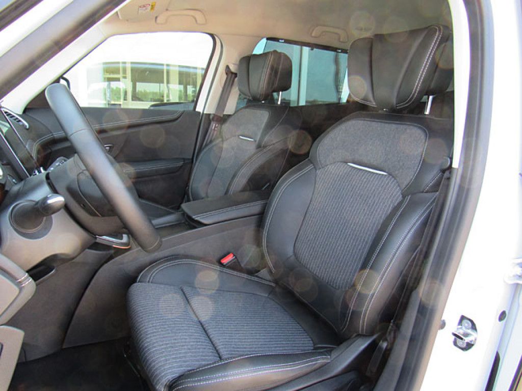 Renault Grand Scenic TCe AT7 Techno 7-Sitze FullLED Navi