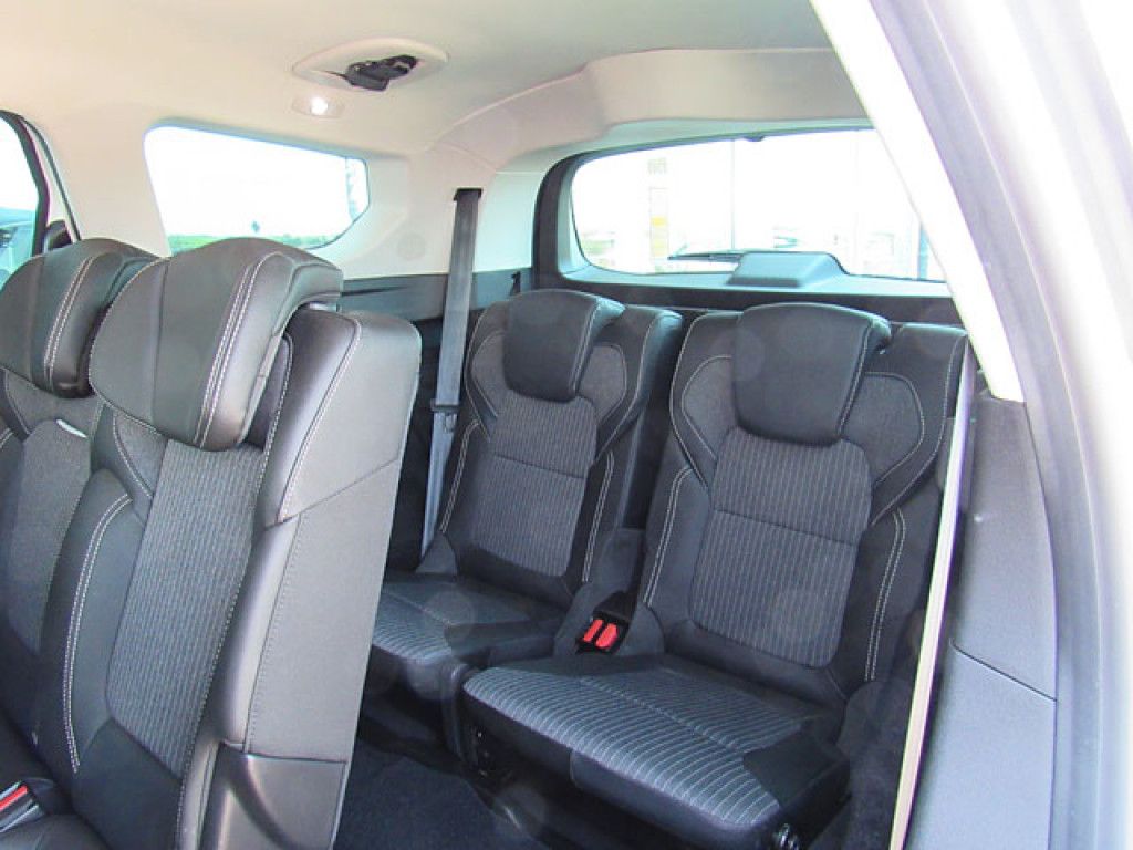 Renault Grand Scenic TCe AT7 Techno 7-Sitze FullLED Navi