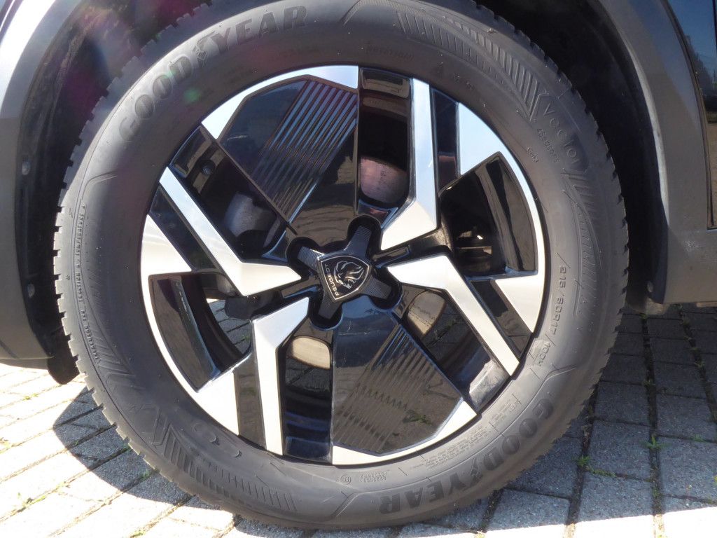 Peugeot 2008 PureTech 130 Allure AT LED Navi Kamera 360