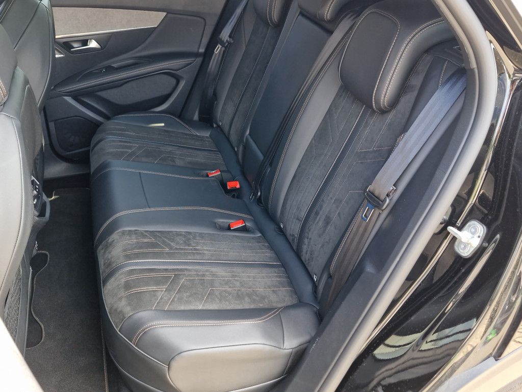 Peugeot 3008 PHEV 300 e-AT GT LED Navi Pano AHK Kamera S