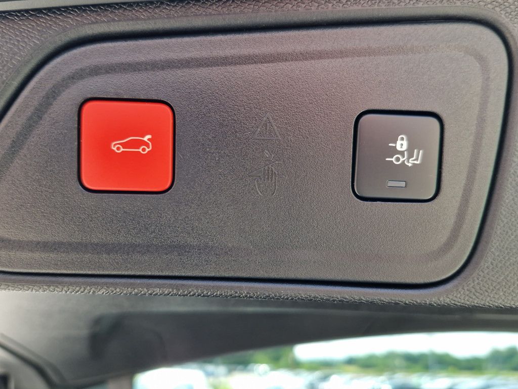 Peugeot 3008 PHEV 300 e-AT GT LED Navi Pano AHK Kamera S