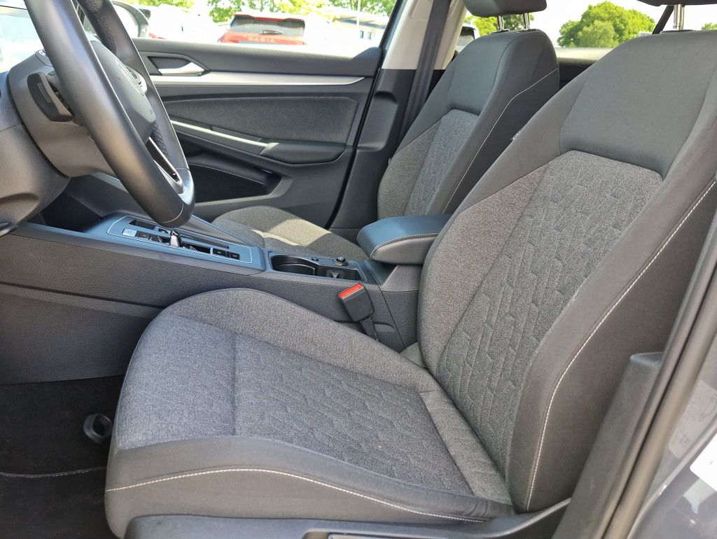 Volkswagen Golf 2.0 TDI DSG Move Pano AHK Kamera HUD Navi L