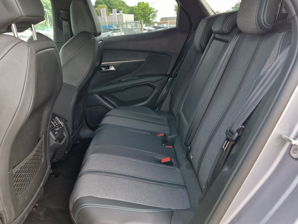 Peugeot 3008 PureTech 130 Allure AT LED Navi Kamera 360