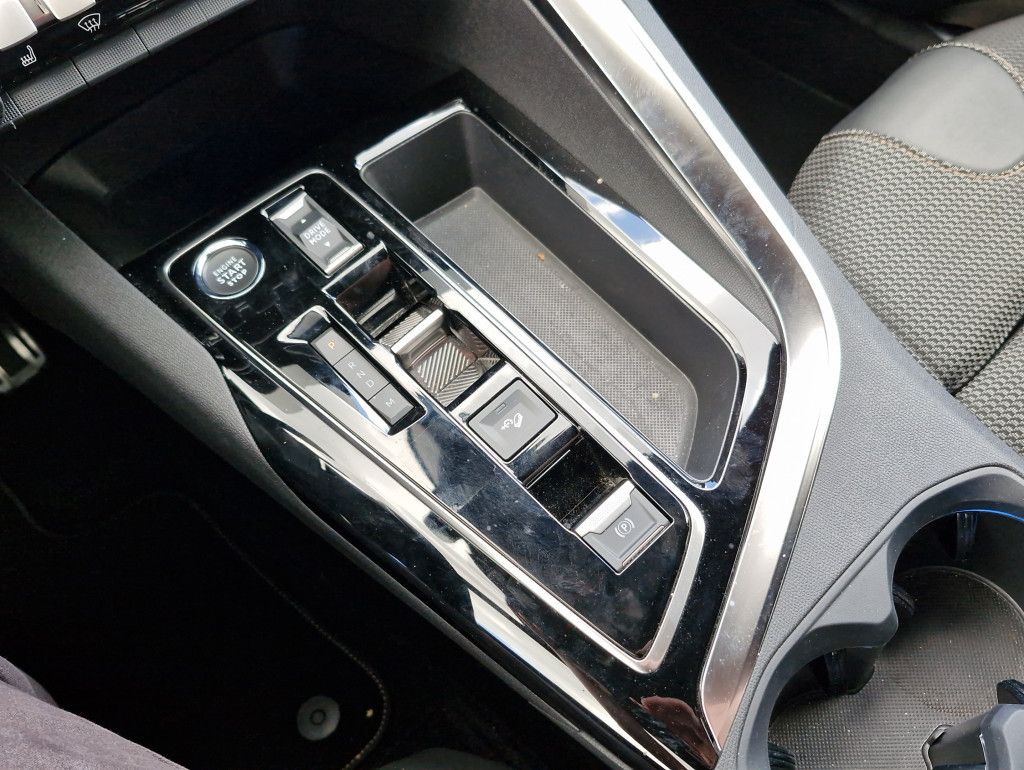 Peugeot 3008 PureTech 130 GT AT LED Navi Kamera360 SHZ S