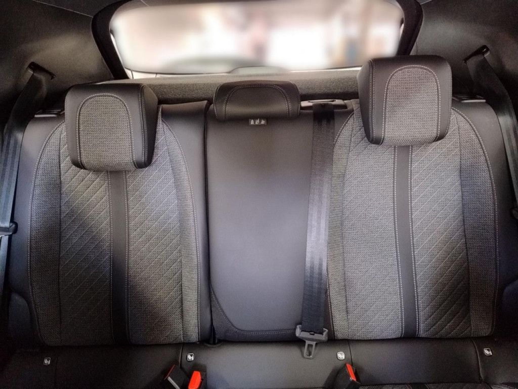 Peugeot 2008 PureTech 130 Allure AT LED Navi Kamera 360