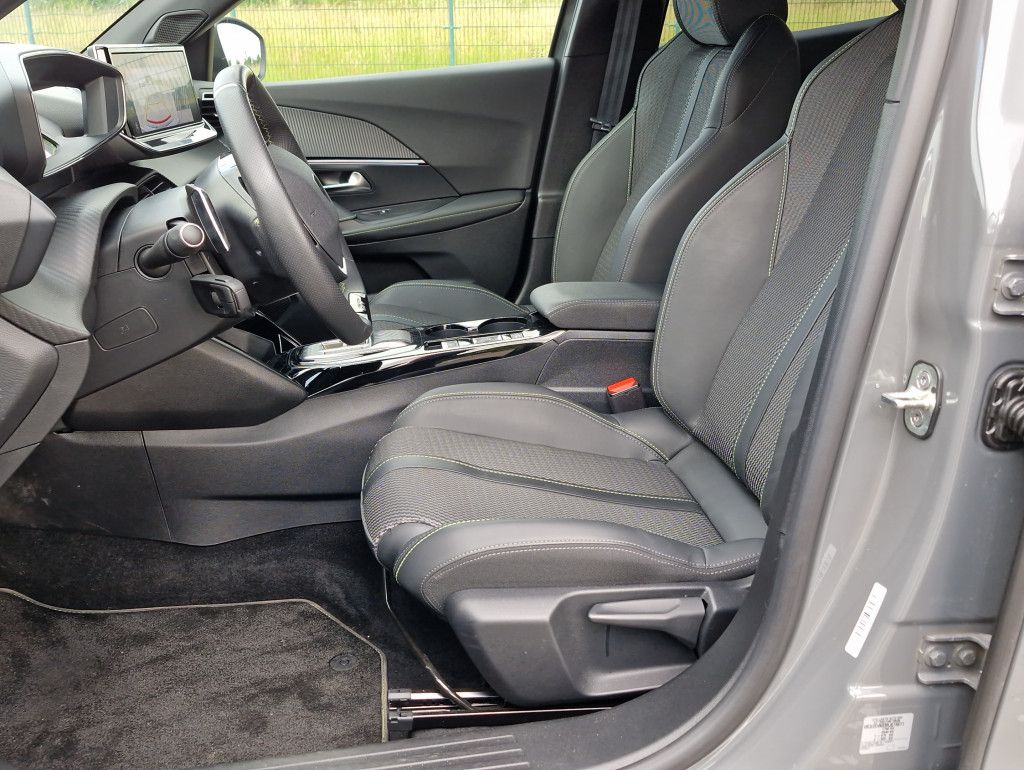 Peugeot 2008 PureTech 130 GT AT LED Navi Kamera360 PDC A
