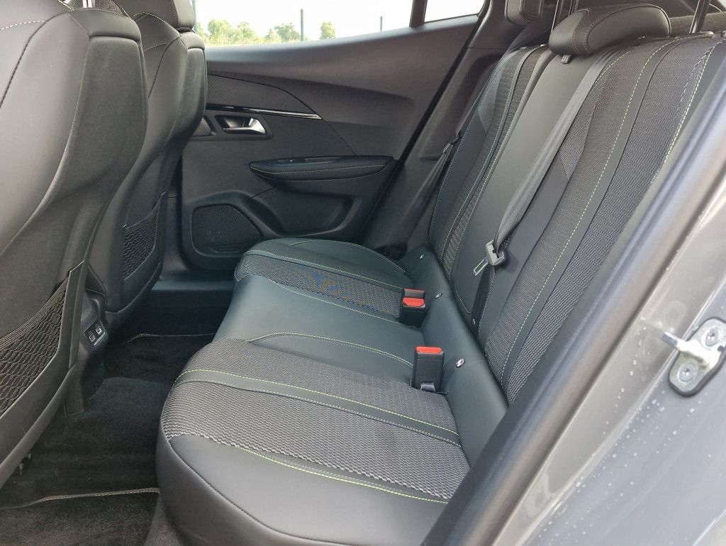 Peugeot 2008 PureTech 130 GT AT LED Navi Kamera360 PDC A