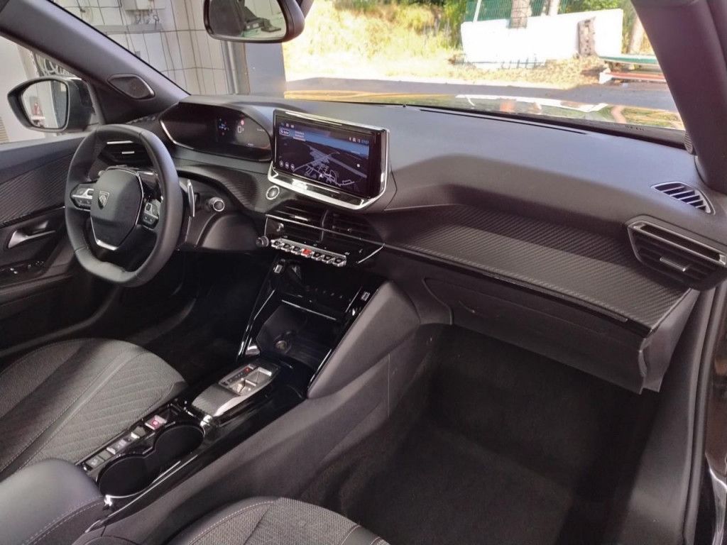 Peugeot 2008 PureTech 130 Allure AT LED Navi Kamera 360