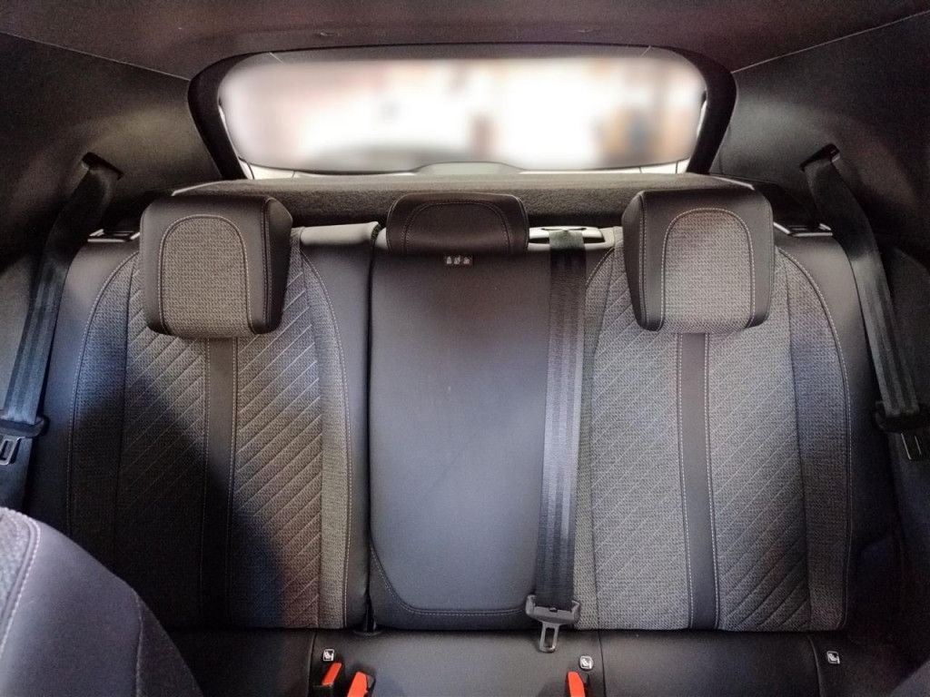 Peugeot 2008 PureTech 130 Allure AT LED Navi Kamera 360