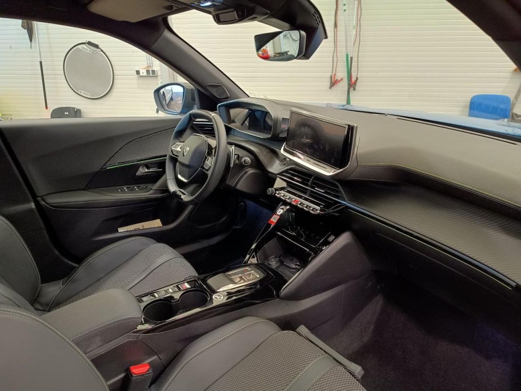 Peugeot 2008 PureTech 130 Allure AT LED Navi Kamera 360