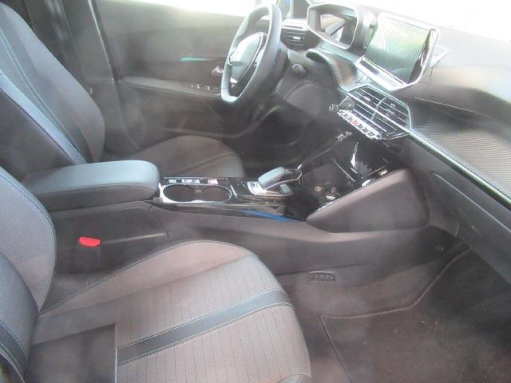 Peugeot 2008 e- Allure Pack 136 LED Navi SHZ Kamera ACC