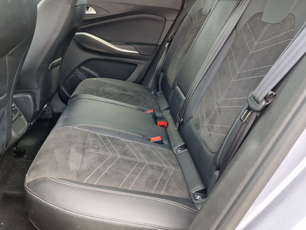 Opel Grandland 1.2 Turbo Ultimate AT Navi Alcantara L