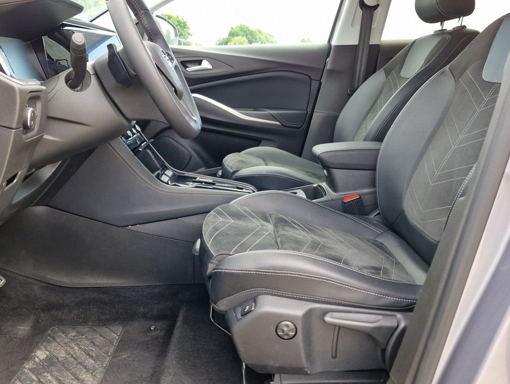 Opel Grandland 1.2 Turbo Ultimate AT Navi Alcantara L