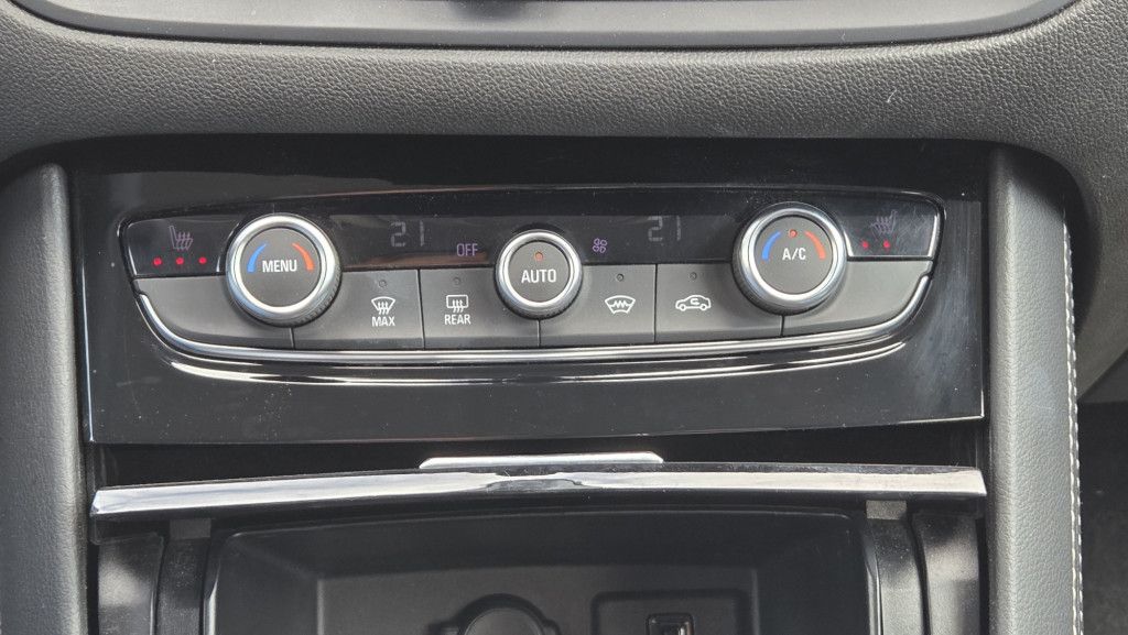 Opel Grandland 1.2 Turbo Ultimate AT Navi Alcantara L