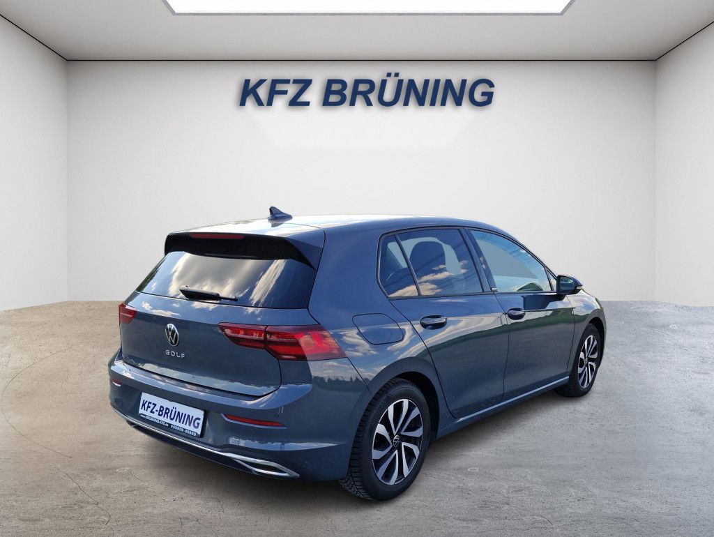 Volkswagen Golf 2.0 TDI DSG Active Pano IQ.Light AHK HUD SH