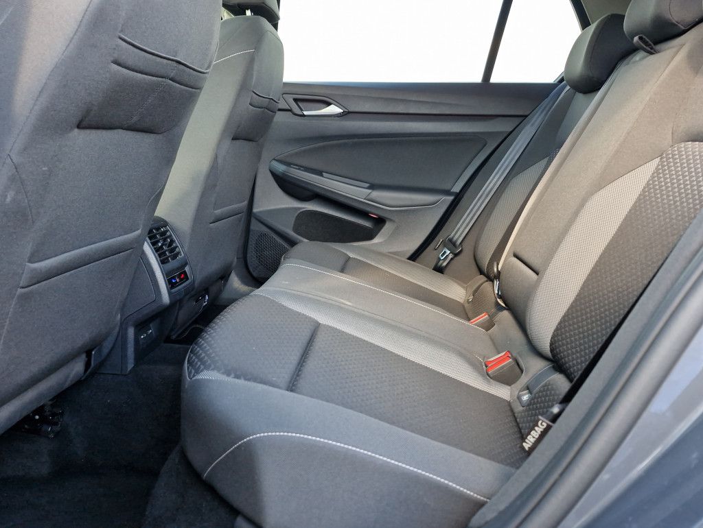 Volkswagen Golf 2.0 TDI DSG Active Pano IQ.Light AHK HUD SH