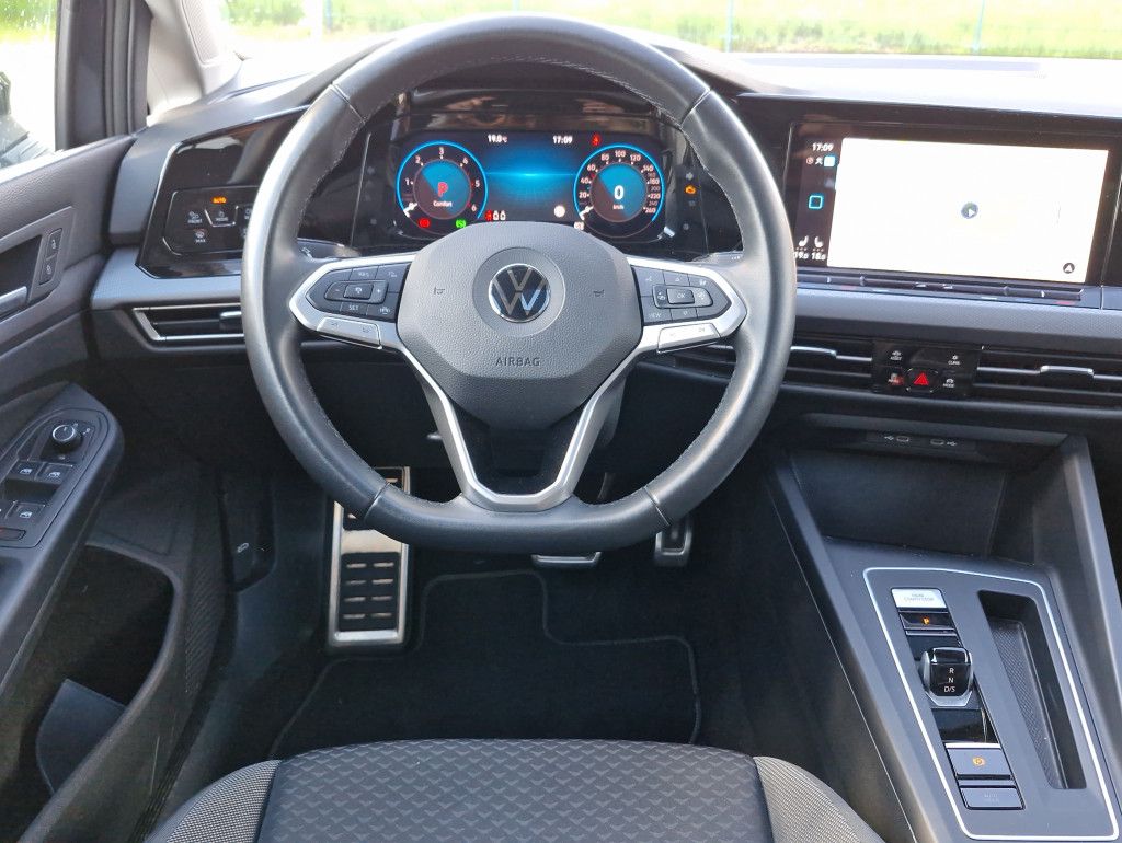 Volkswagen Golf 2.0 TDI DSG Active Pano IQ.Light AHK HUD SH