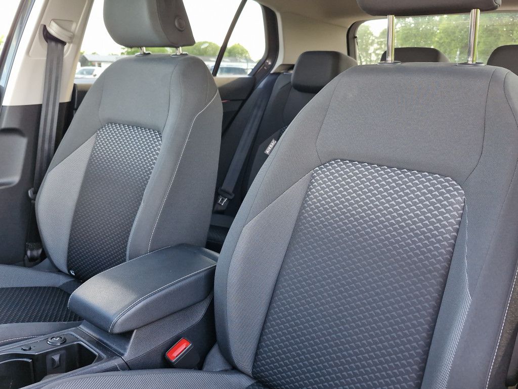Volkswagen Golf 2.0 TDI DSG Active Pano IQ.Light AHK HUD SH