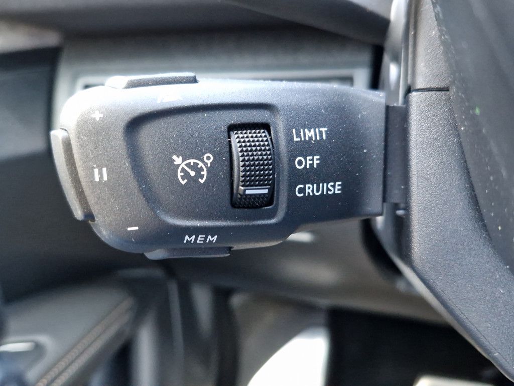 Peugeot 3008 Hybrid 145 e -DSC GT LED Navi Kamera 360 SH