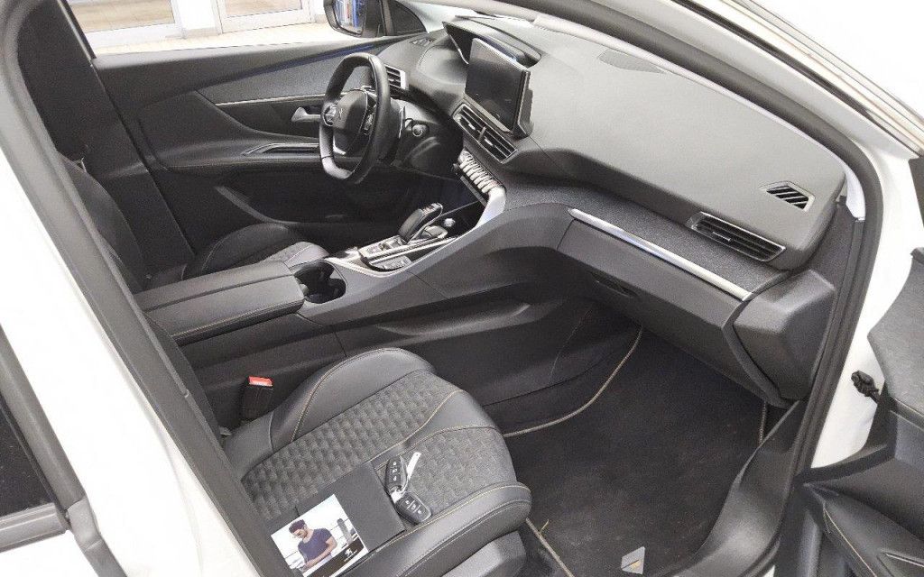 Peugeot 3008 PHEV 225 e- AT Roadtrip LED Navi Kamera PDC
