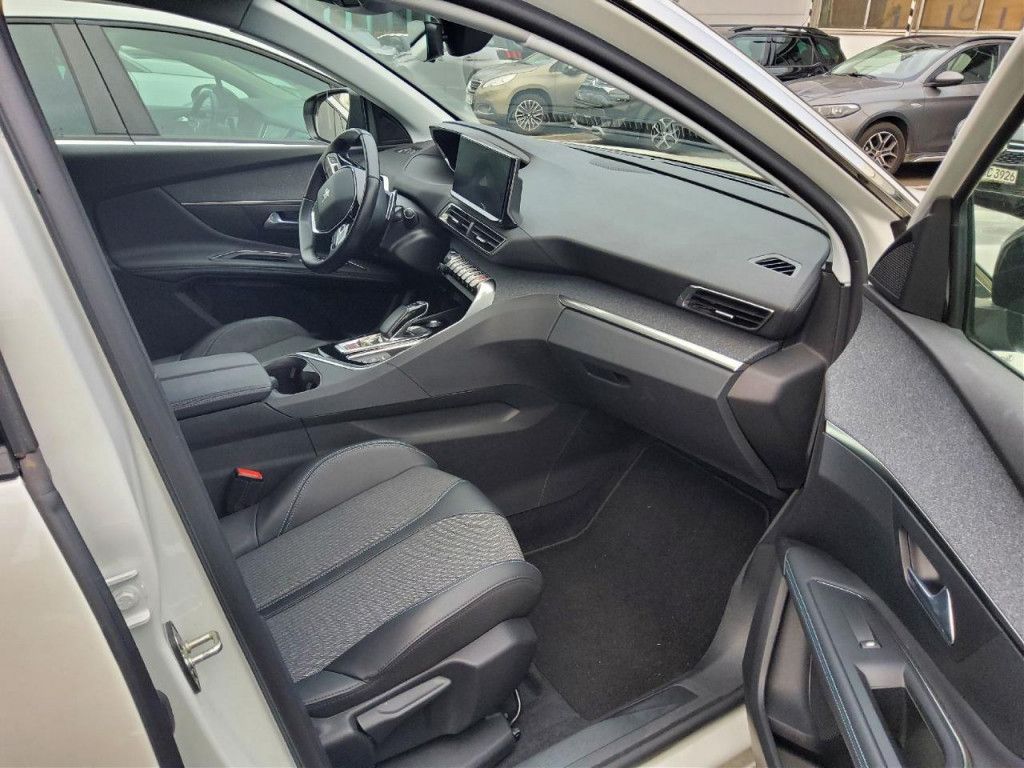 Peugeot 3008 PHEV 225 e- AT Allure LED Navi SHZ Kamera K